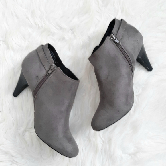 Comfort Plus Predictions Heeled Booties - Picture 3 of 12